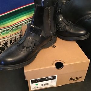 Doc Marten / Dr Marten “Tina” boots in black